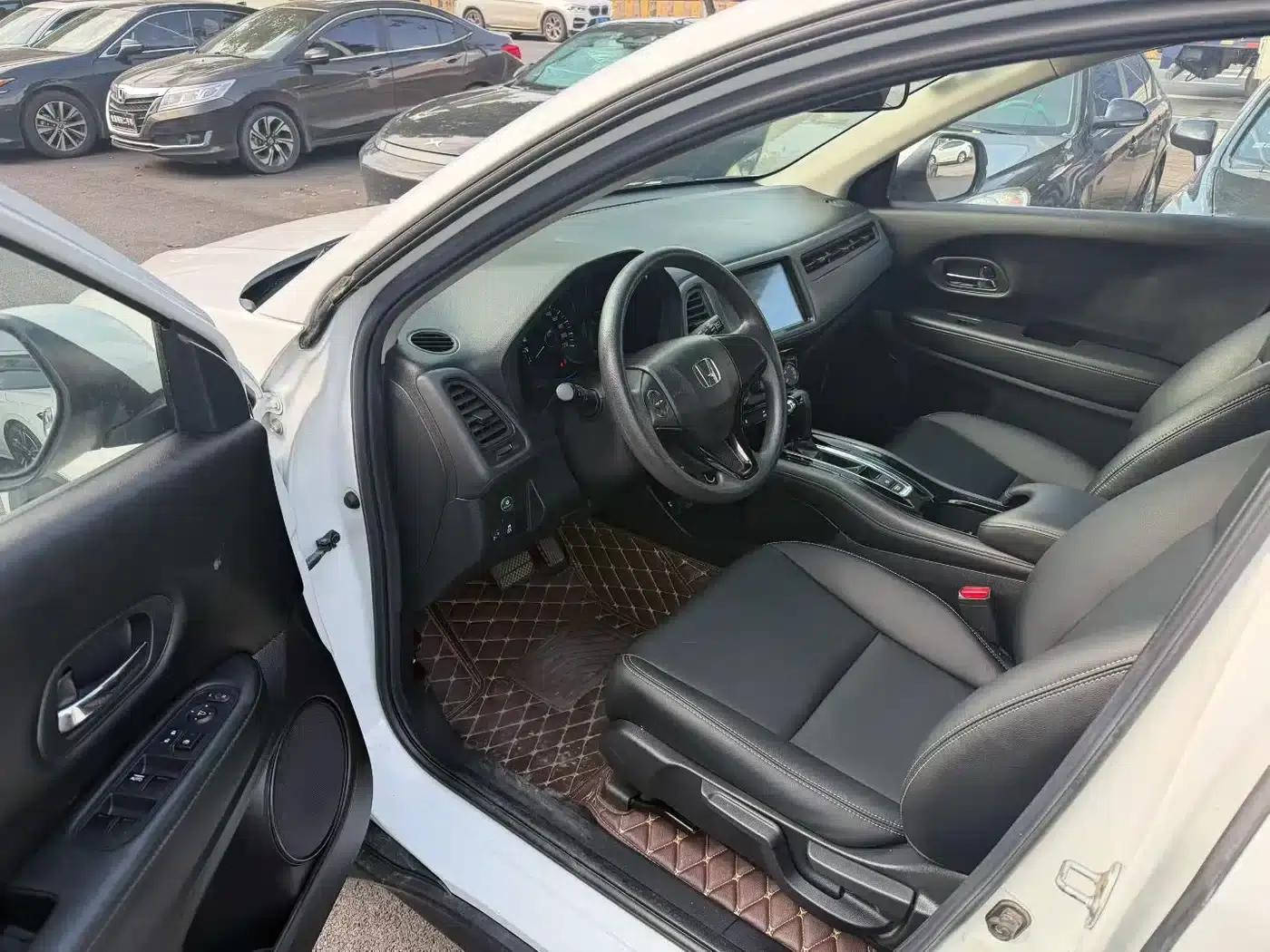 Vezel 2017 1.5L CVT 2WD Comfort Model — миниатюра 2