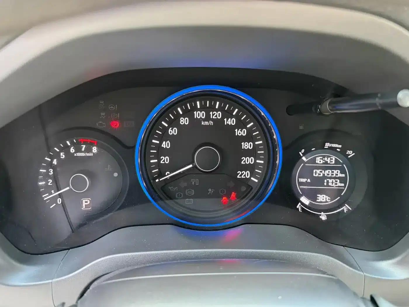 Vezel 2017 1.5L CVT 2WD Comfort Model — миниатюра 3