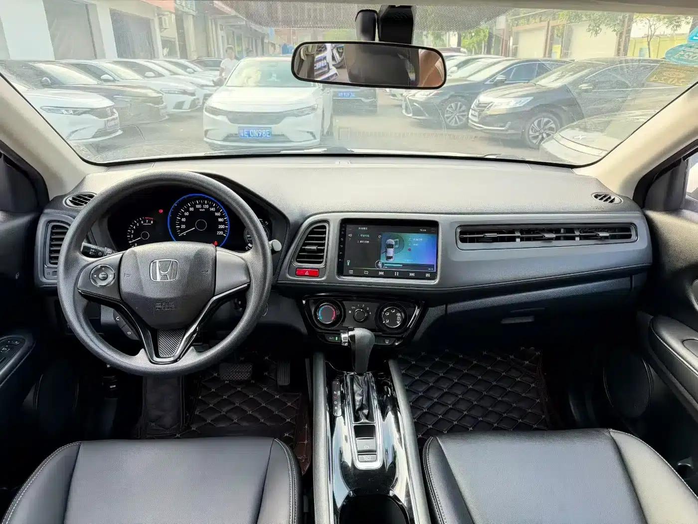 Vezel 2017 1.5L CVT 2WD Comfort Model — миниатюра 4