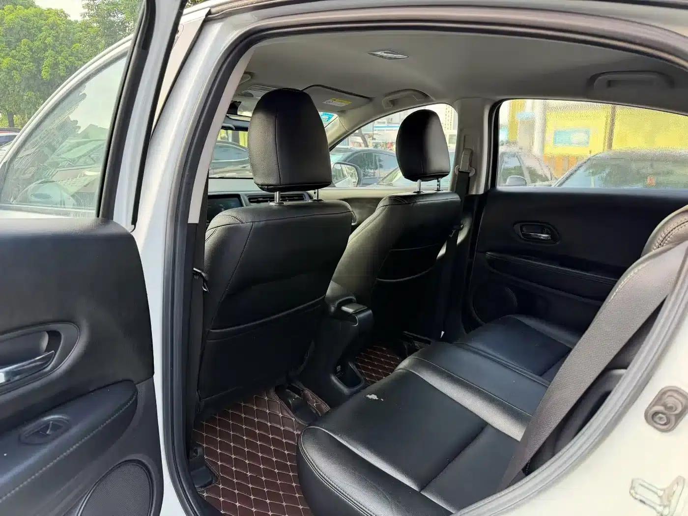 Vezel 2017 1.5L CVT 2WD Comfort Model — миниатюра 5
