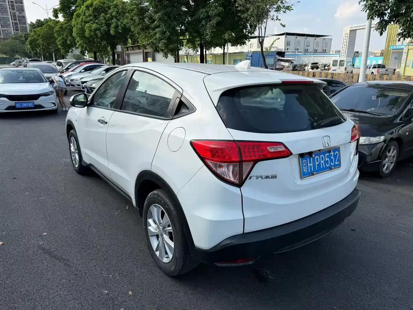 Vezel 2017 1.5L CVT 2WD Comfort Model — миниатюра 6