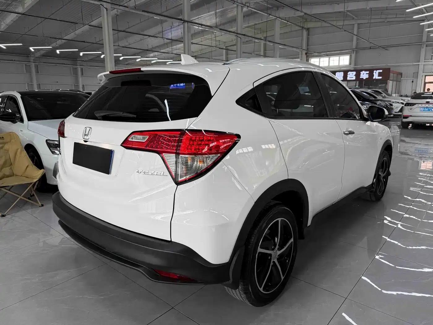 Vezel 2022 1.5L CVT Elite Smart Edition — миниатюра 4