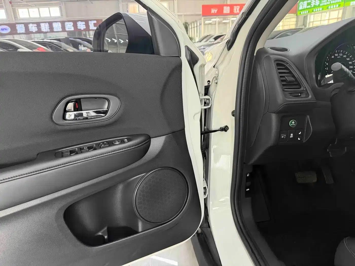 Vezel 2022 1.5L CVT Elite Smart Edition — миниатюра 9