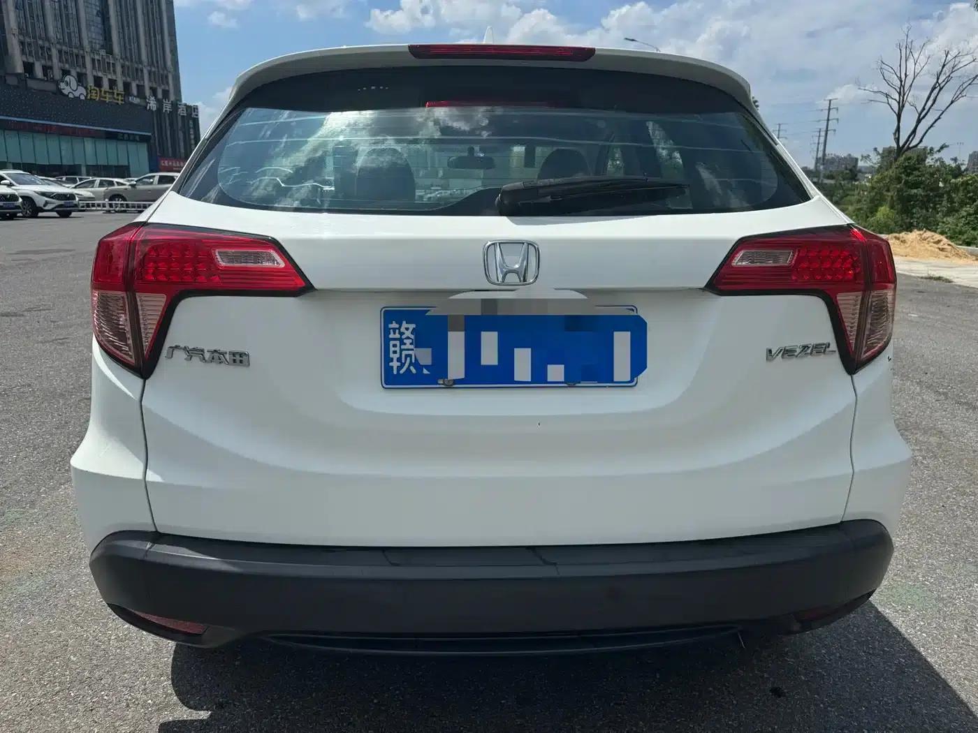 Vezel 2017 1.5L CVT 2WD Comfort Model — миниатюра 4