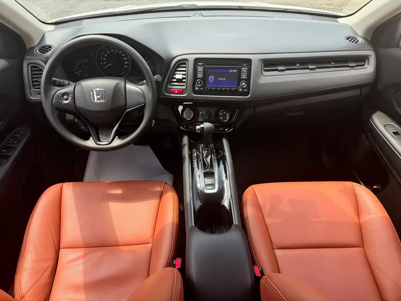 Vezel 2017 1.5L CVT 2WD Comfort Model — миниатюра 5