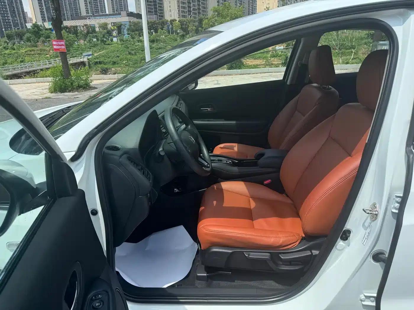 Vezel 2017 1.5L CVT 2WD Comfort Model — миниатюра 6