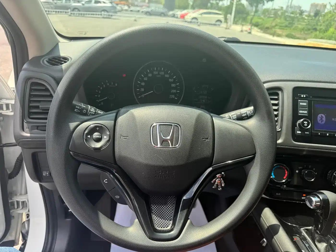 Vezel 2017 1.5L CVT 2WD Comfort Model — миниатюра 8