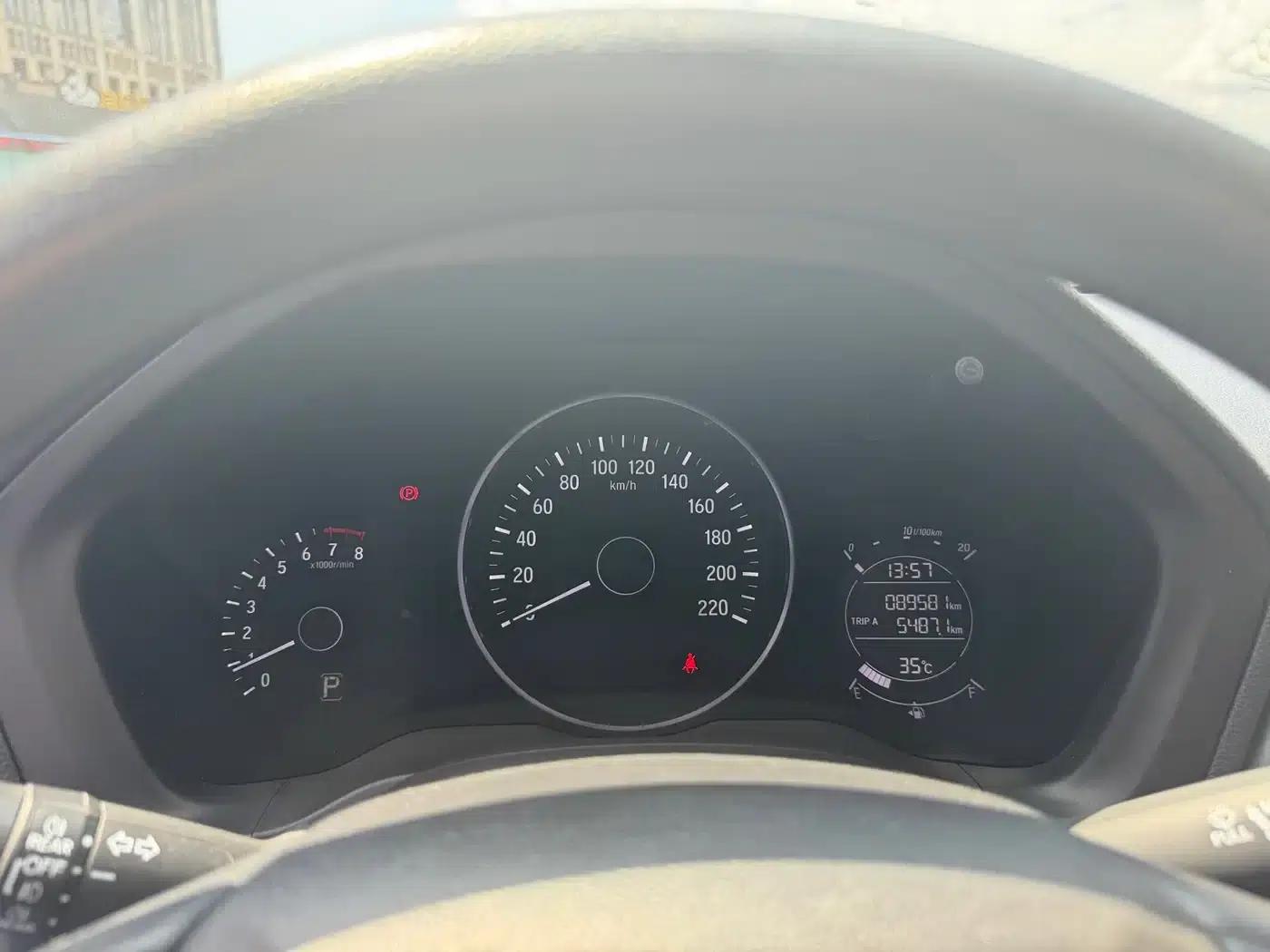 Vezel 2017 1.5L CVT 2WD Comfort Model — миниатюра 10