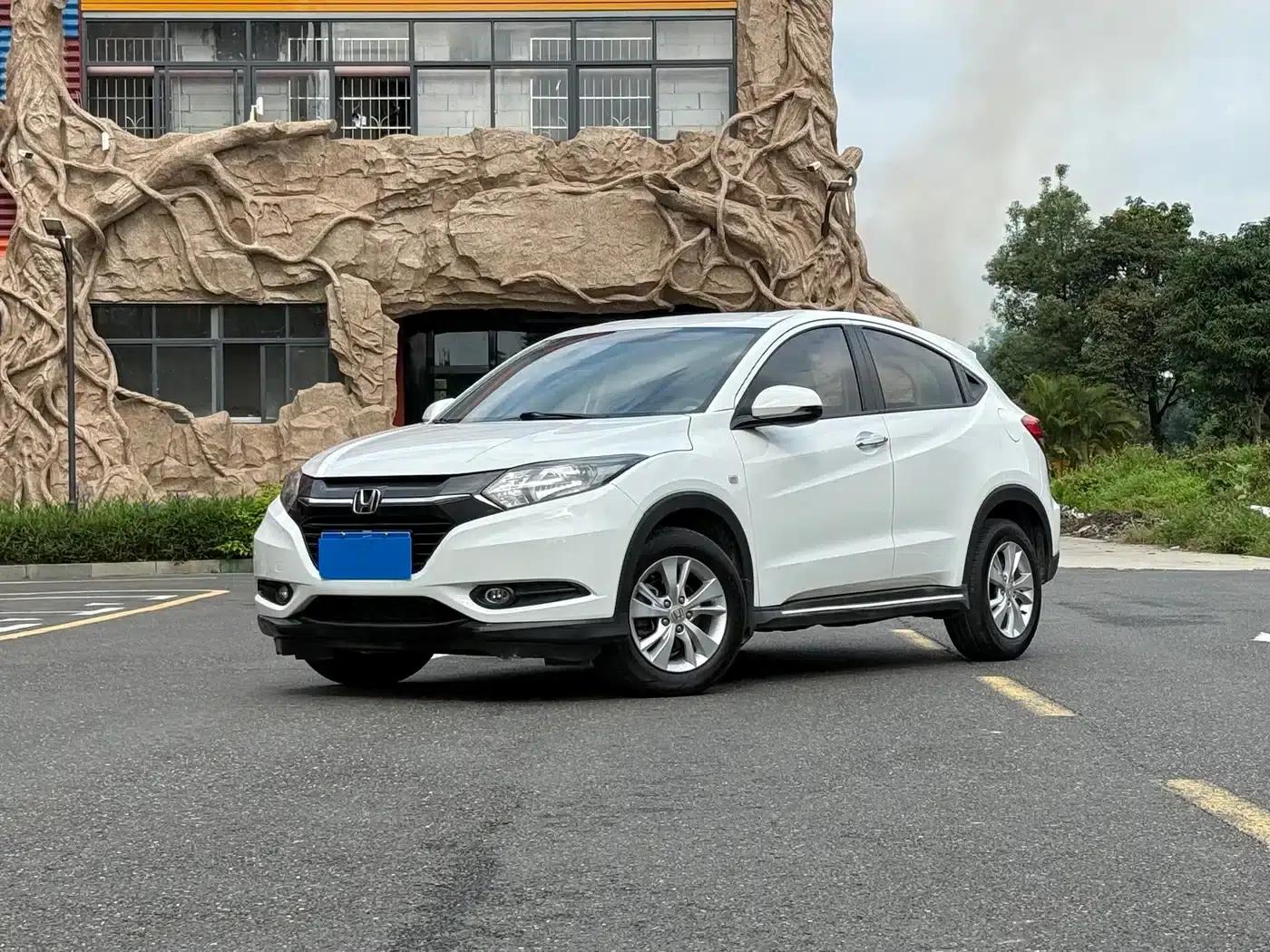 Vezel 2017 1.5L CVT 2WD Comfort Model — миниатюра 1
