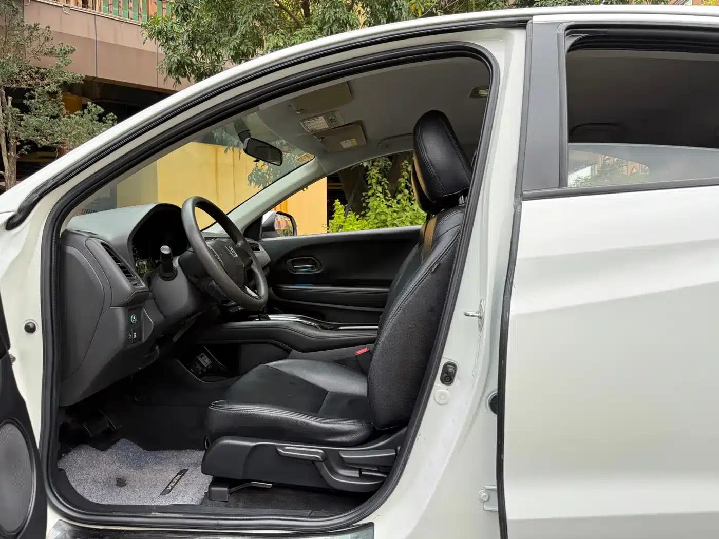 Vezel 2017 1.5L CVT 2WD Comfort Model — миниатюра 6