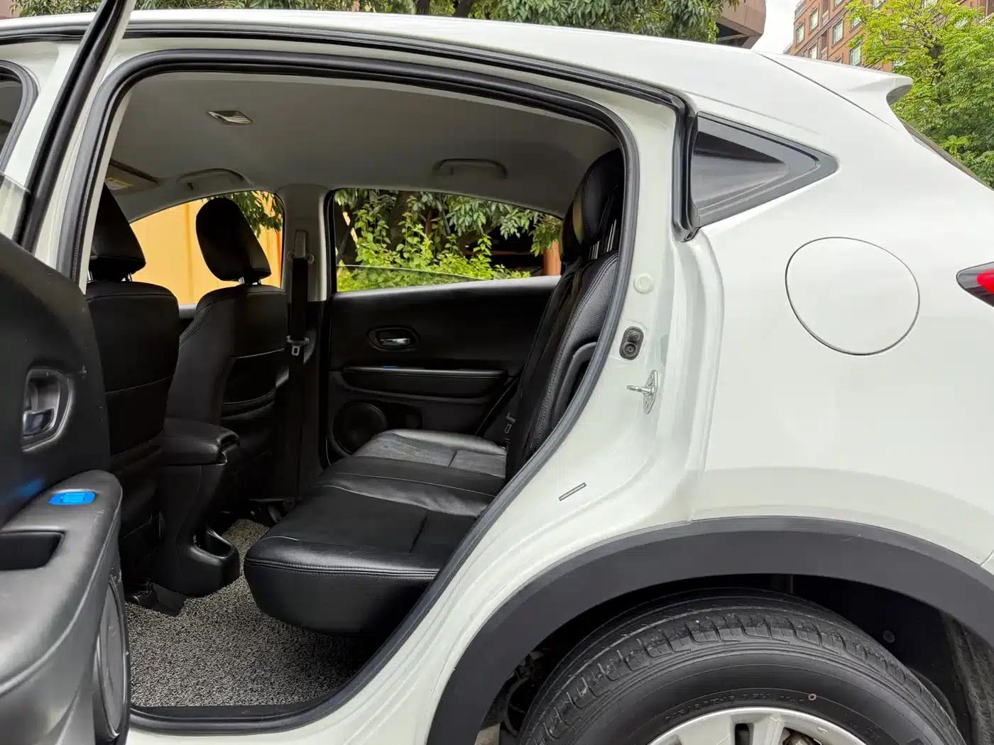 Vezel 2017 1.5L CVT 2WD Comfort Model — миниатюра 7