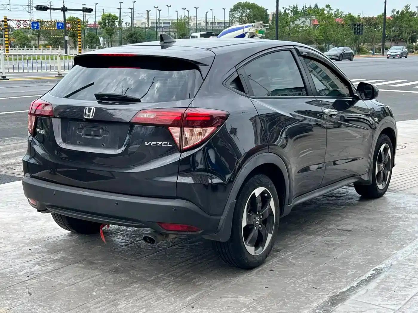 Vezel 2017 1.8L CVT 2WD Pioneer Edition — миниатюра 4