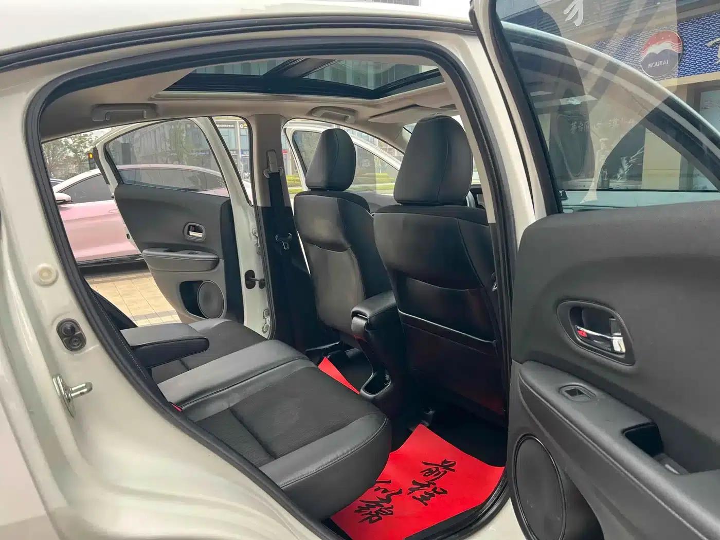 Vezel 2022 1.5L CVT Phantom Night Pioneer Edition — миниатюра 17