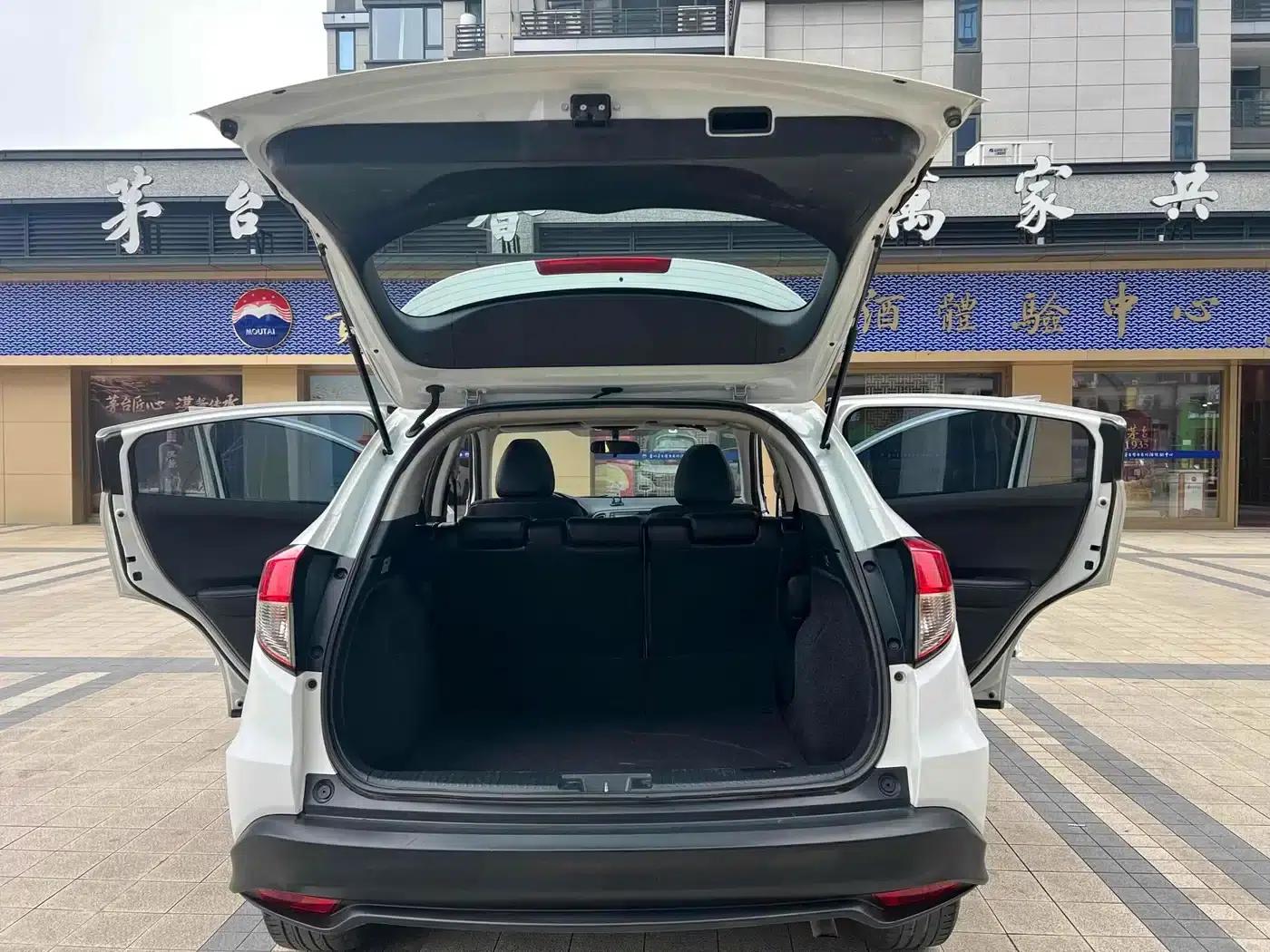 Vezel 2022 1.5L CVT Phantom Night Pioneer Edition — миниатюра 18