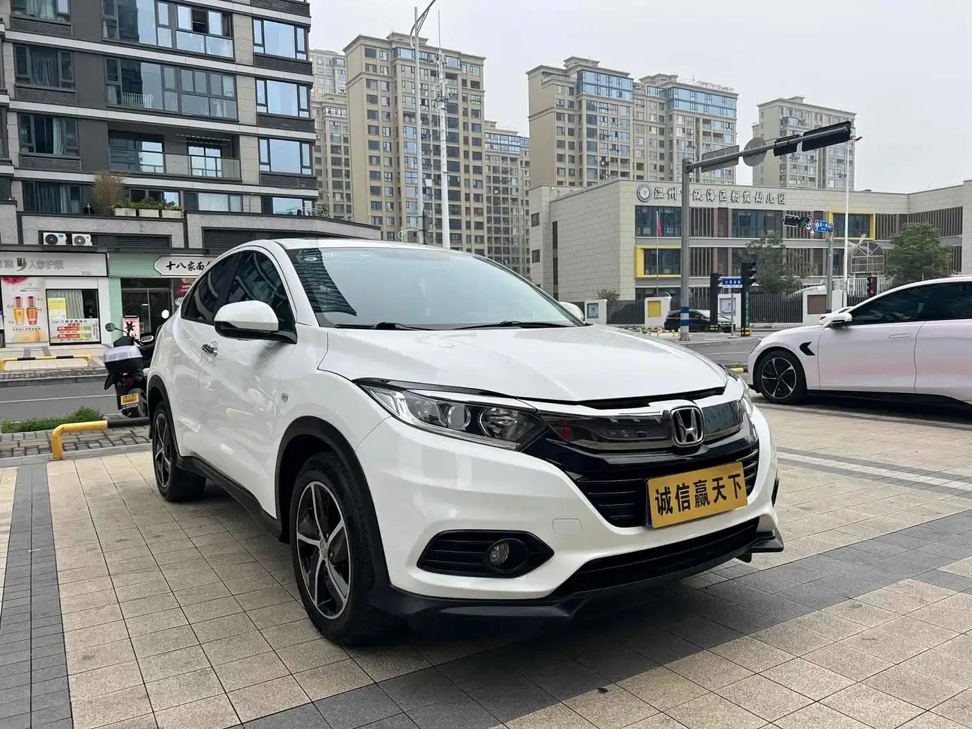 Vezel 2022 1.5L CVT Phantom Night Pioneer Edition — миниатюра 3