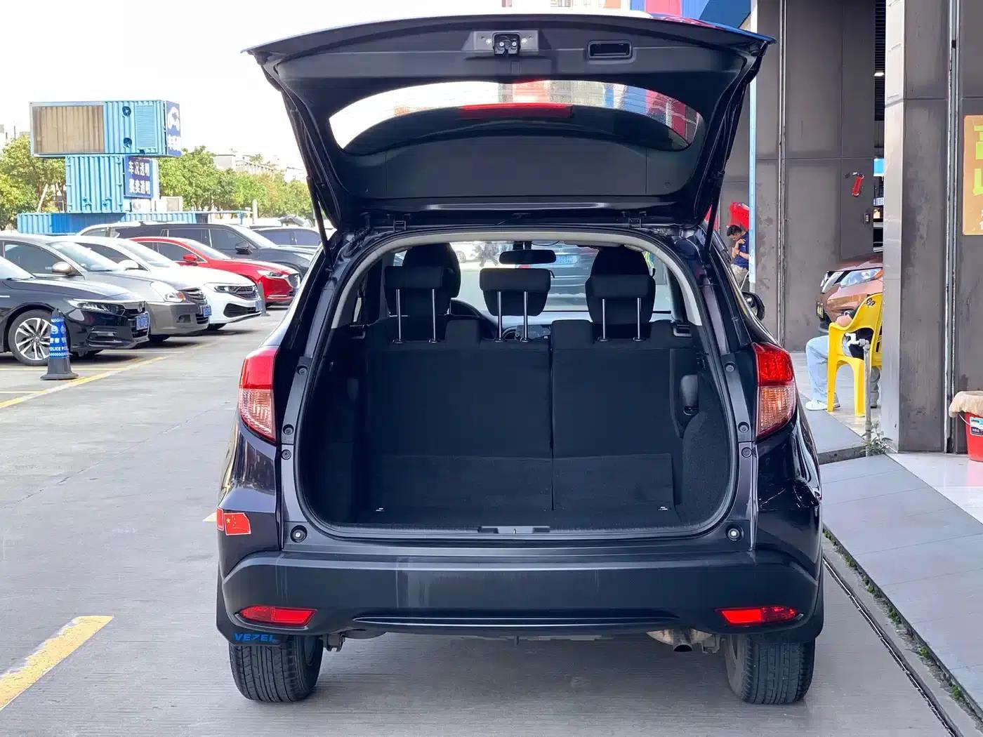 Vezel 2017 1.5L CVT 2WD Comfort Model — миниатюра 12