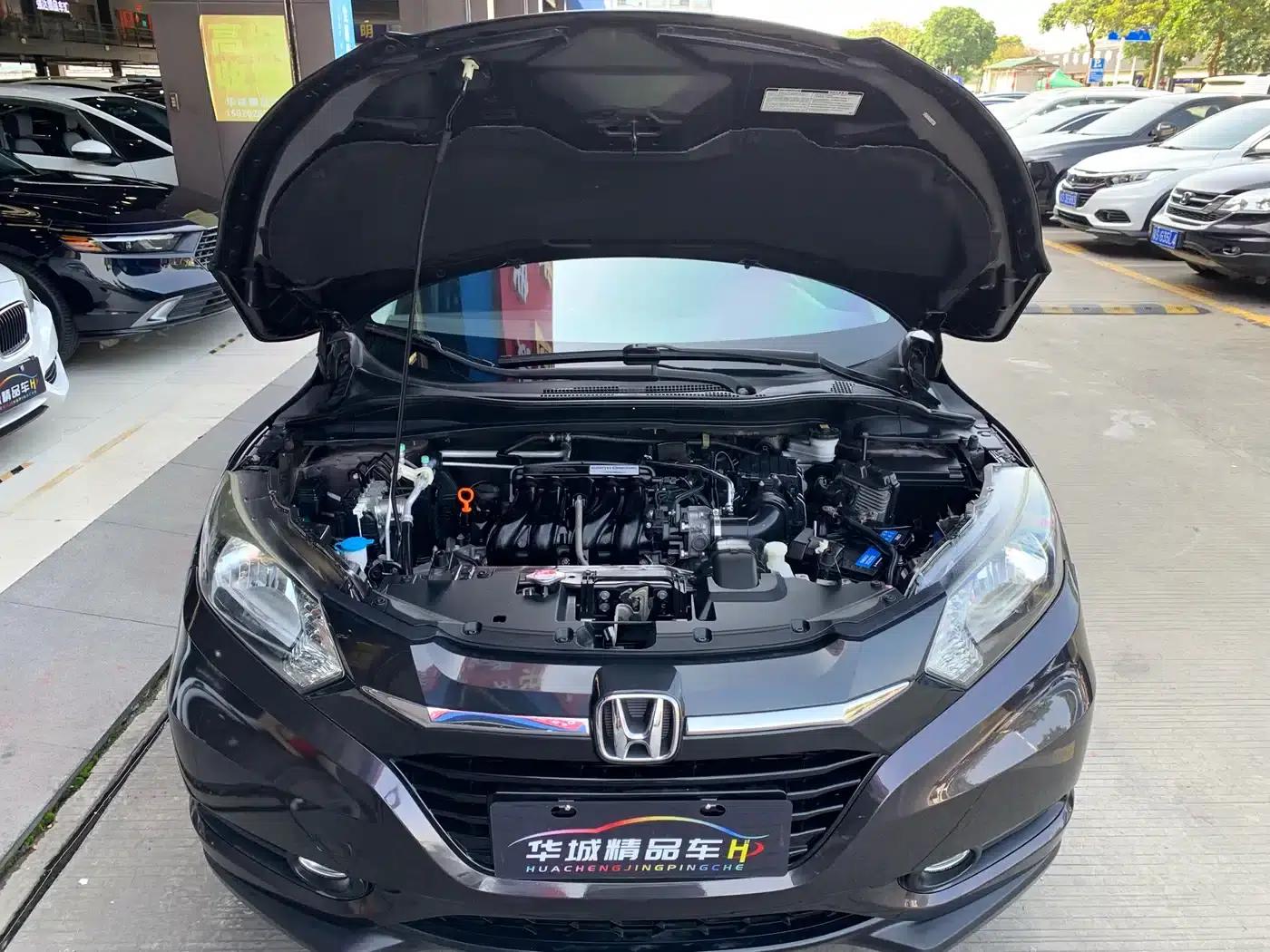 Vezel 2017 1.5L CVT 2WD Comfort Model — миниатюра 13