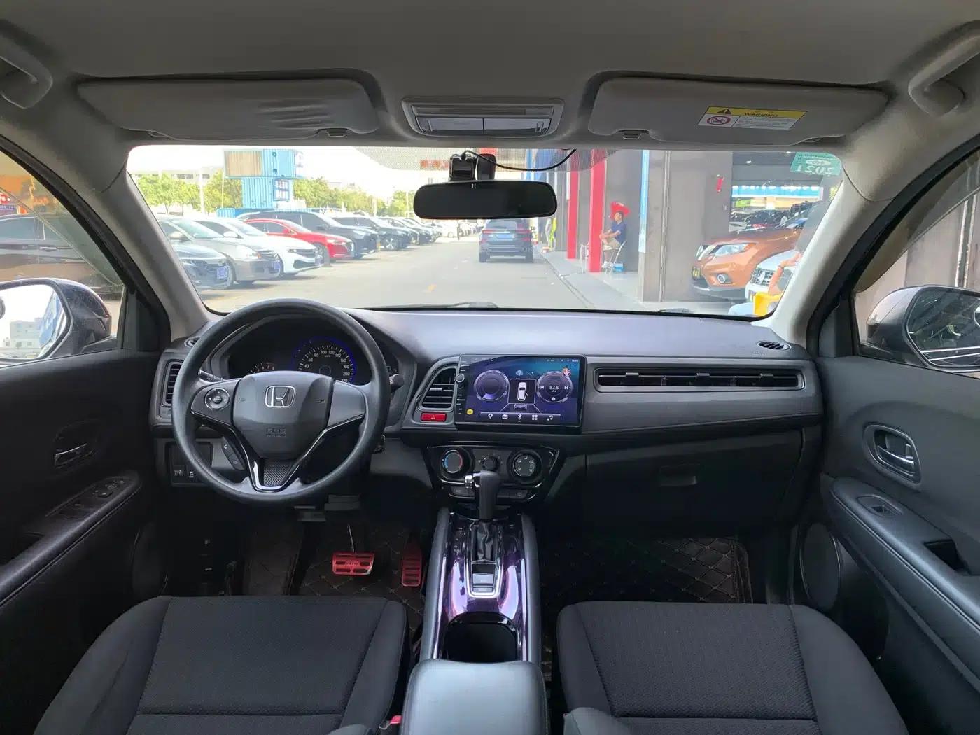 Vezel 2017 1.5L CVT 2WD Comfort Model — миниатюра 14