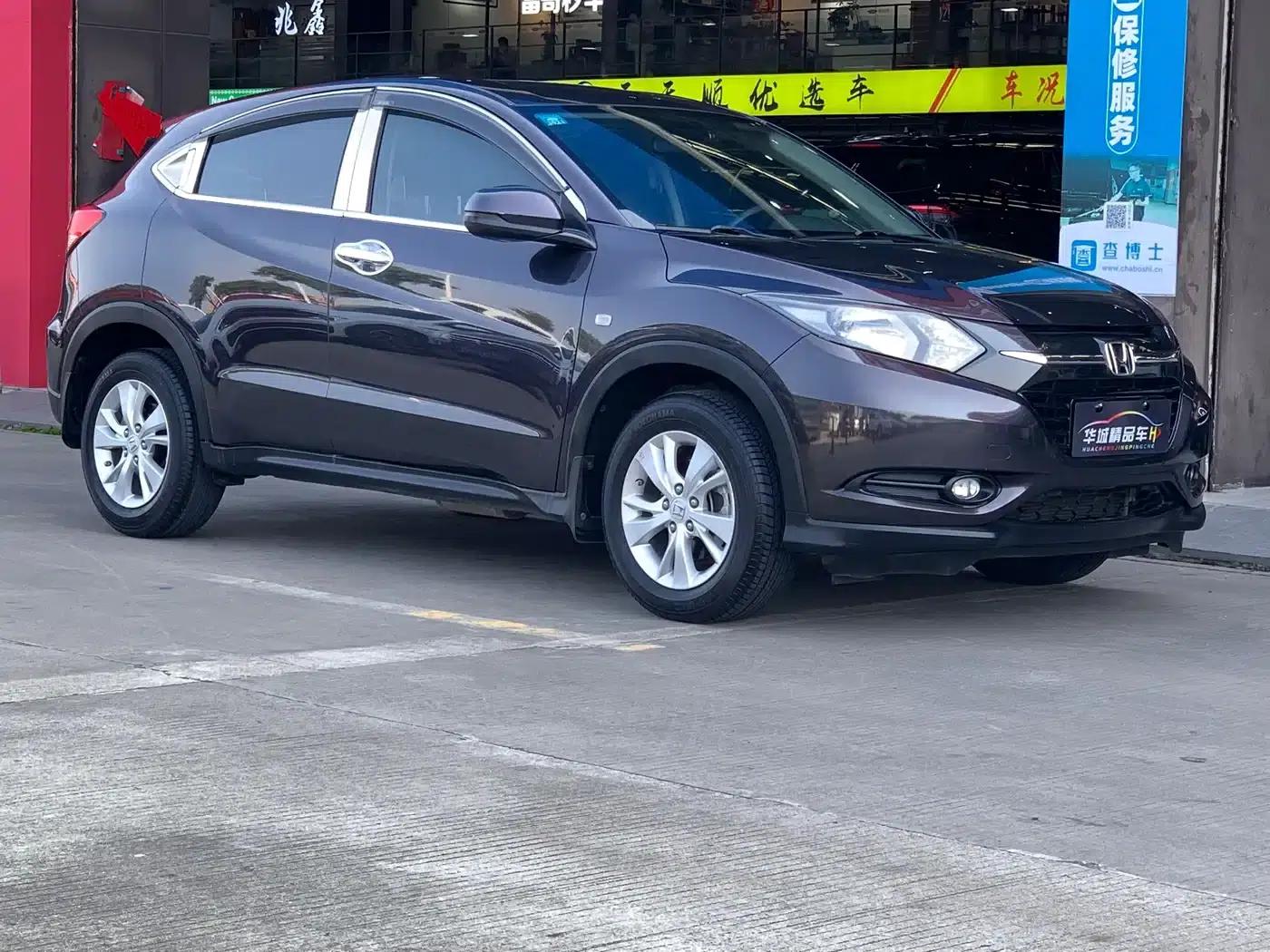 Vezel 2017 1.5L CVT 2WD Comfort Model — миниатюра 3
