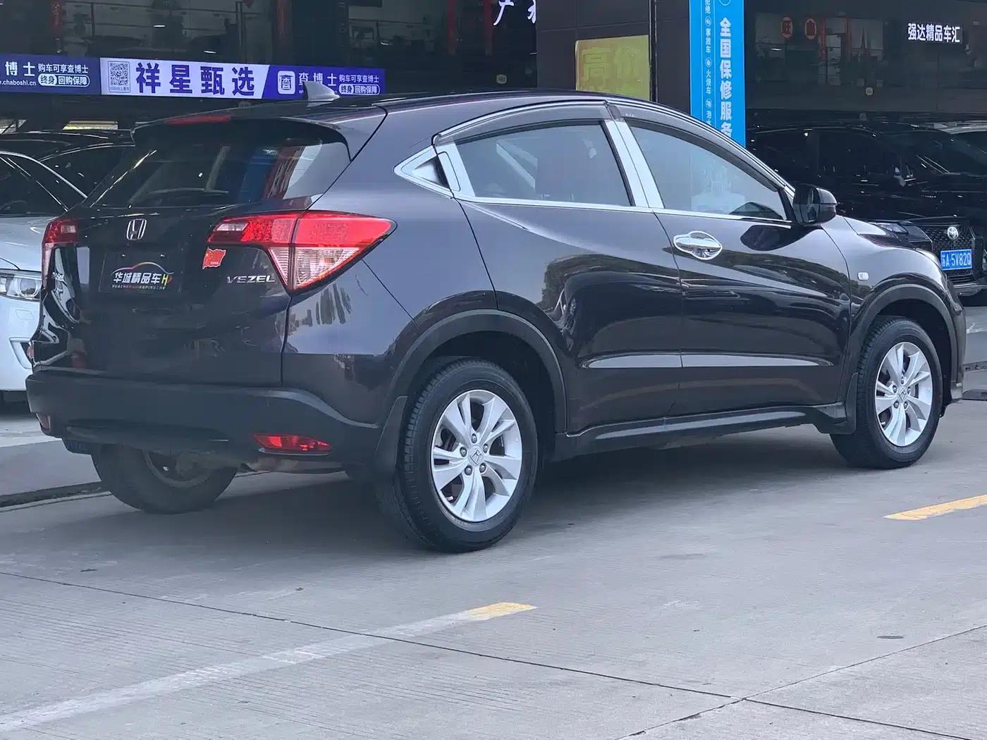 Vezel 2017 1.5L CVT 2WD Comfort Model — миниатюра 4
