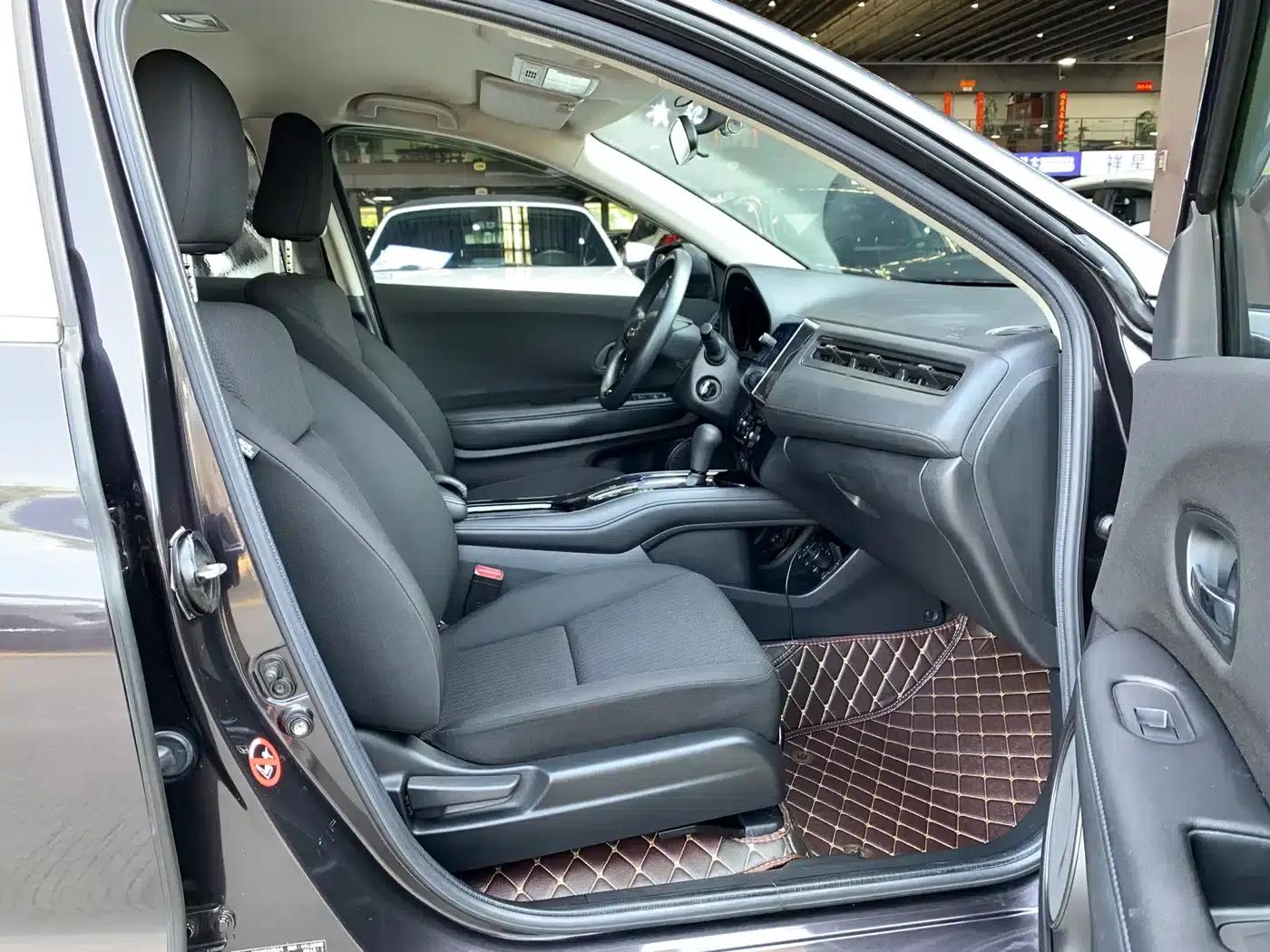 Vezel 2017 1.5L CVT 2WD Comfort Model — миниатюра 8