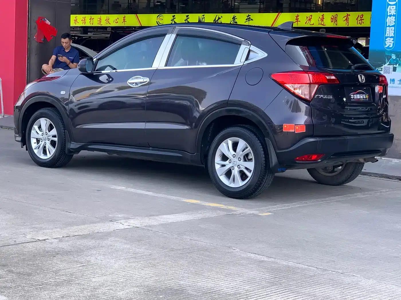 Vezel 2017 1.5L CVT 2WD Comfort Model — миниатюра 9