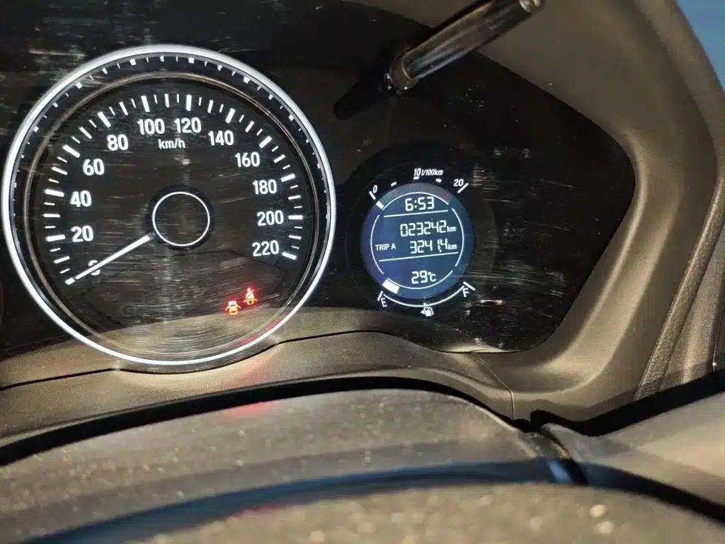Vezel 2017 1.5L CVT 2WD Comfort Model — миниатюра 5