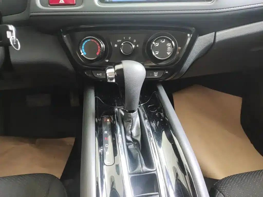 Vezel 2017 1.5L CVT 2WD Comfort Model — миниатюра 14