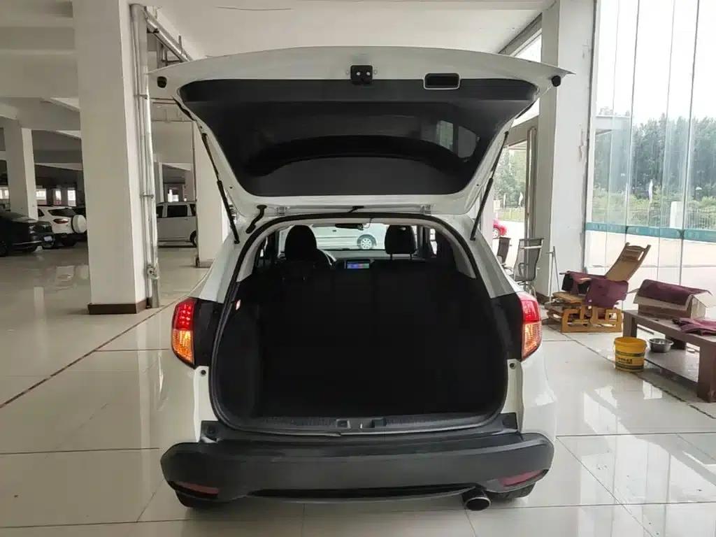 Vezel 2017 1.5L CVT 2WD Comfort Model — миниатюра 19