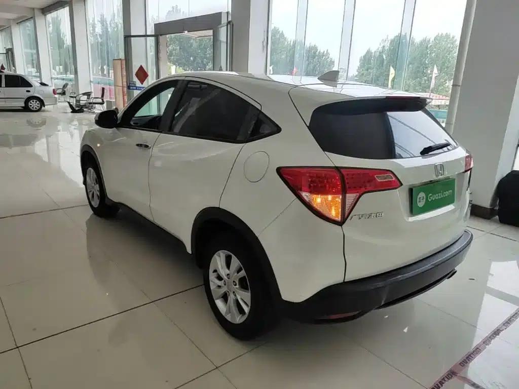 Vezel 2017 1.5L CVT 2WD Comfort Model — миниатюра 5