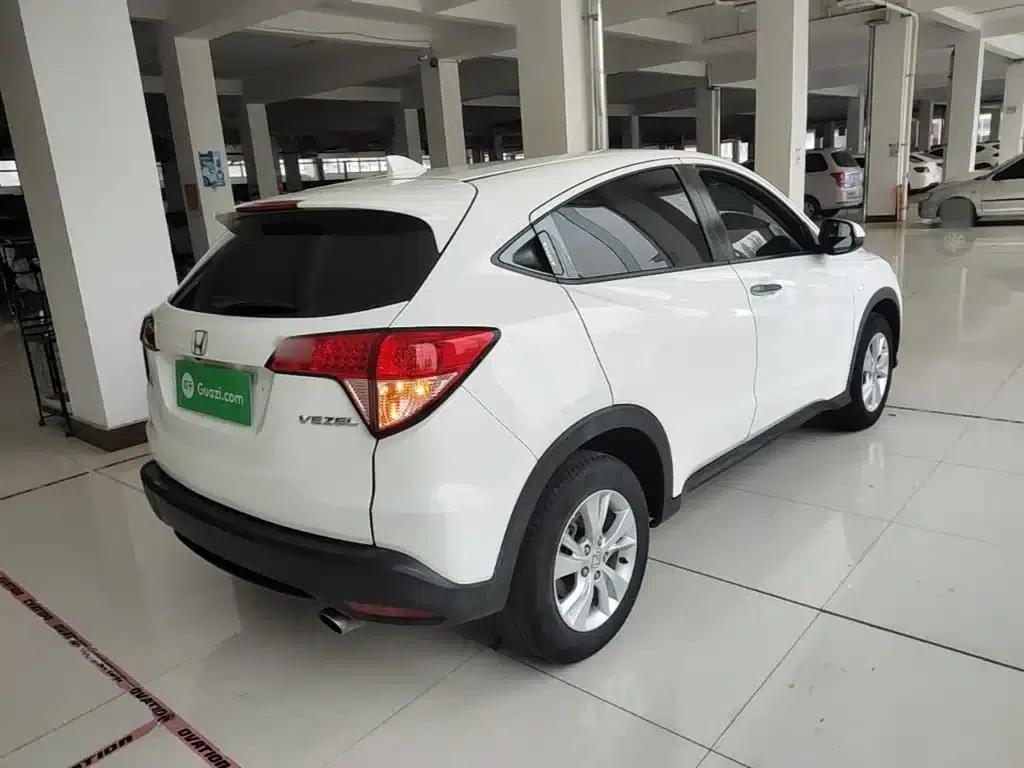 Vezel 2017 1.5L CVT 2WD Comfort Model — миниатюра 7