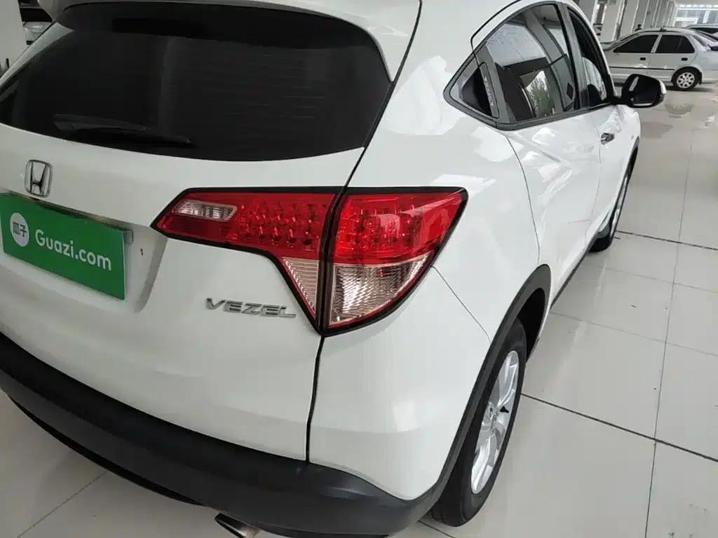 Vezel 2017 1.5L CVT 2WD Comfort Model — миниатюра 8