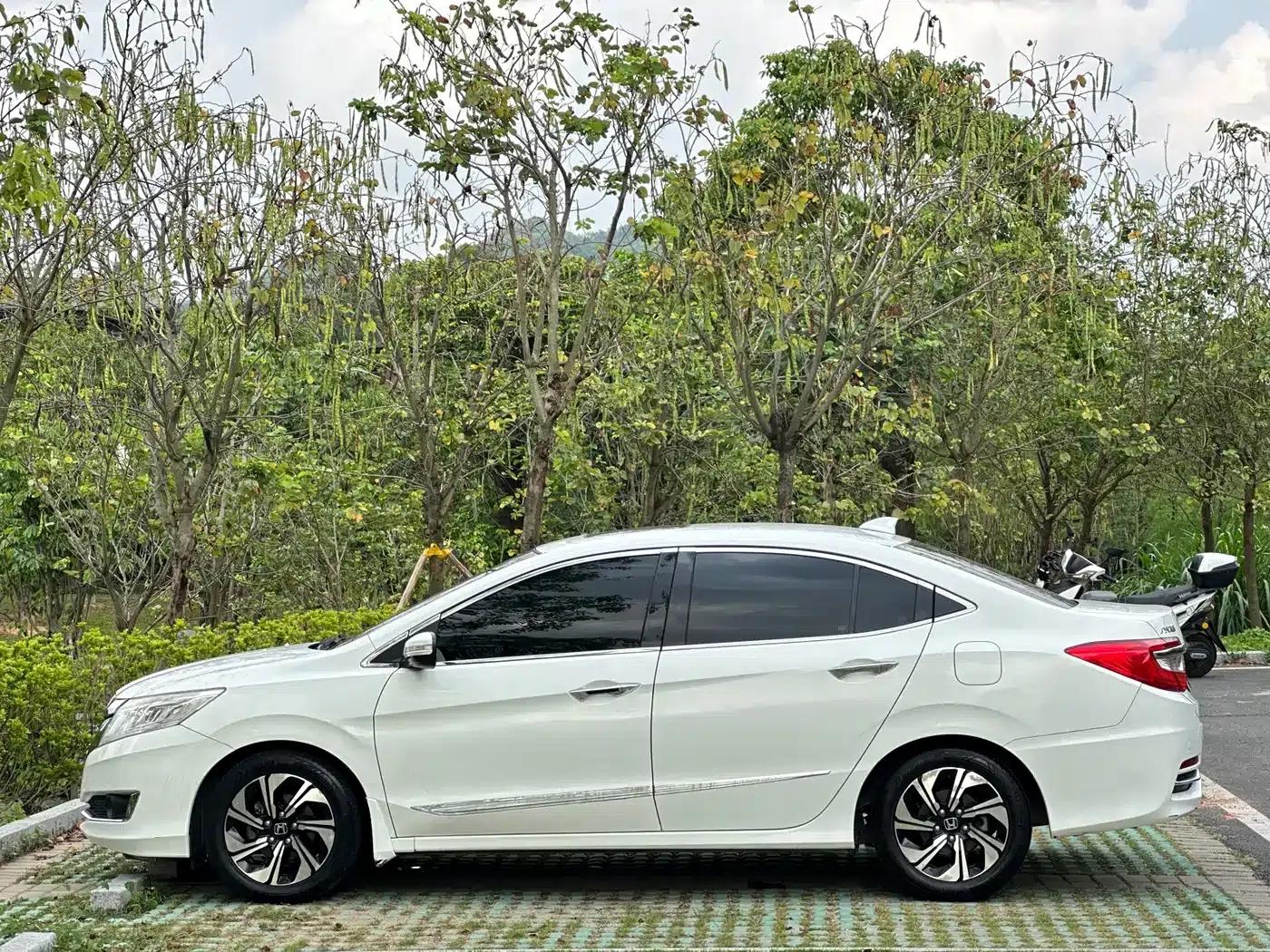 Honda Crider 2016 1.8L CVT Deluxe Edition — миниатюра 15