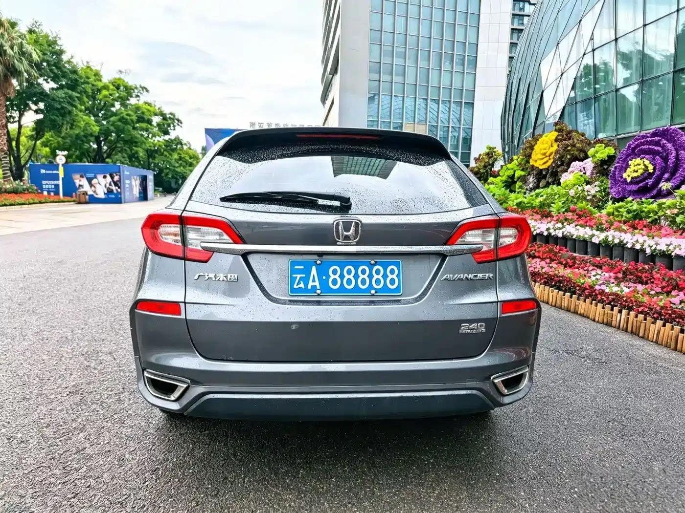 2017 Honda Avancier 240TURBO 2WD Luxury Edition — миниатюра 15