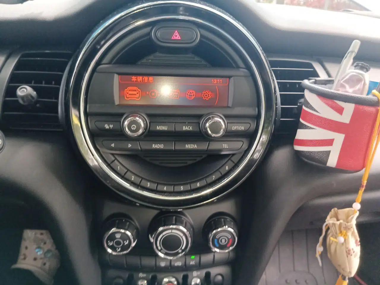 MINI 2016 1.2T ONE Pioneer Edition — миниатюра 13