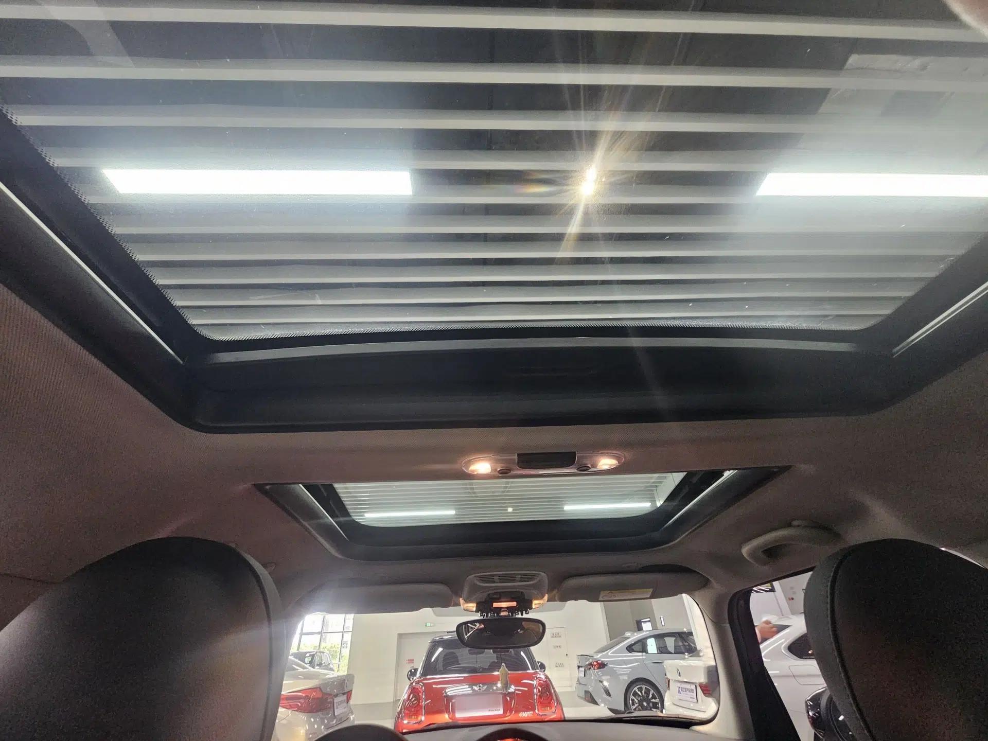 MINI 2020 1.5T COOPER Five-Door Midnight Red Limited Edition — миниатюра 21