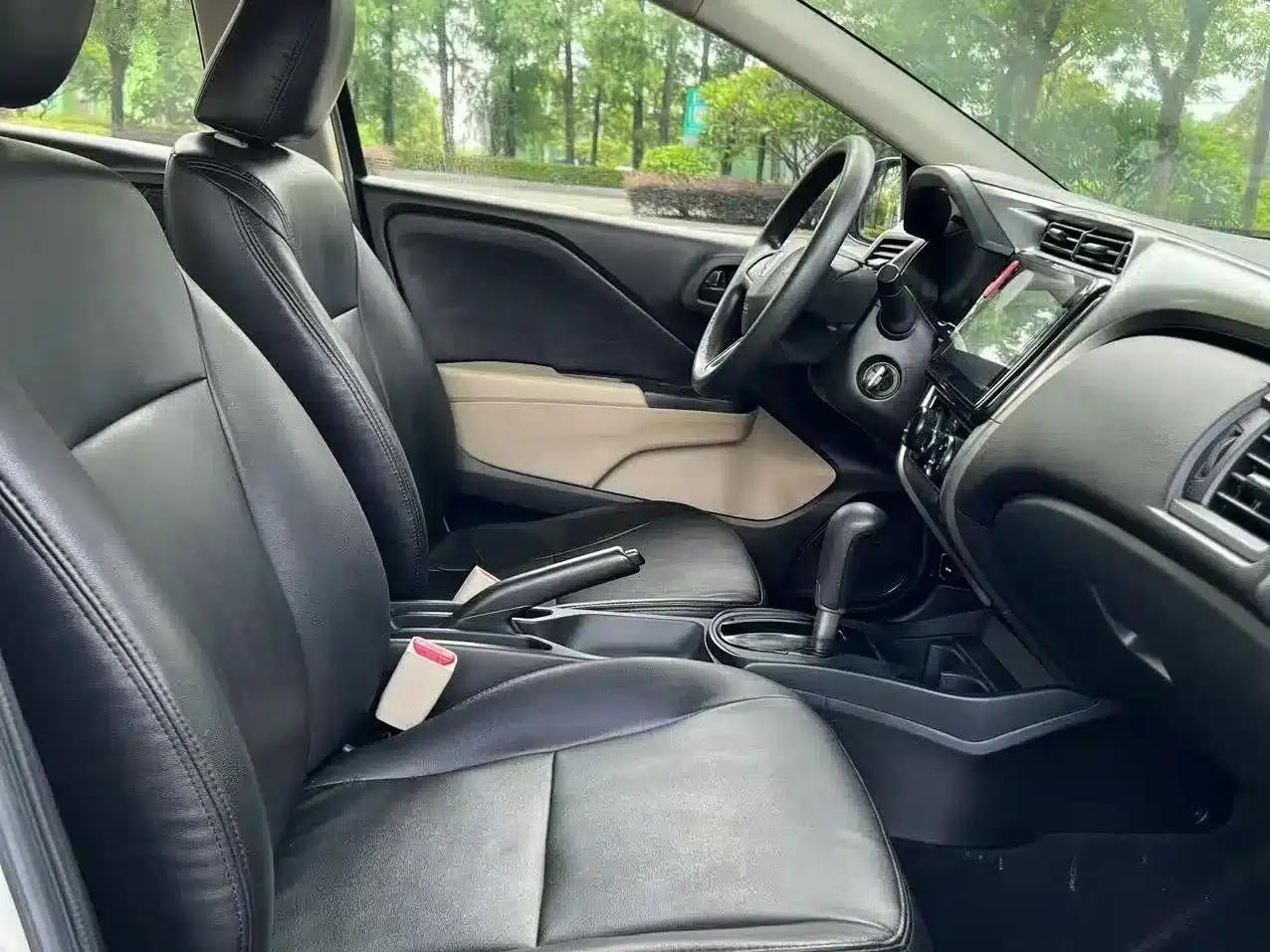 Honda City 2017 1.5L CVT Comfort Edition — миниатюра 7