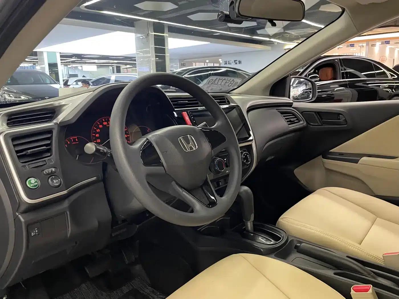 Honda City 2015 1.5L CVT Comfort Edition — миниатюра 11