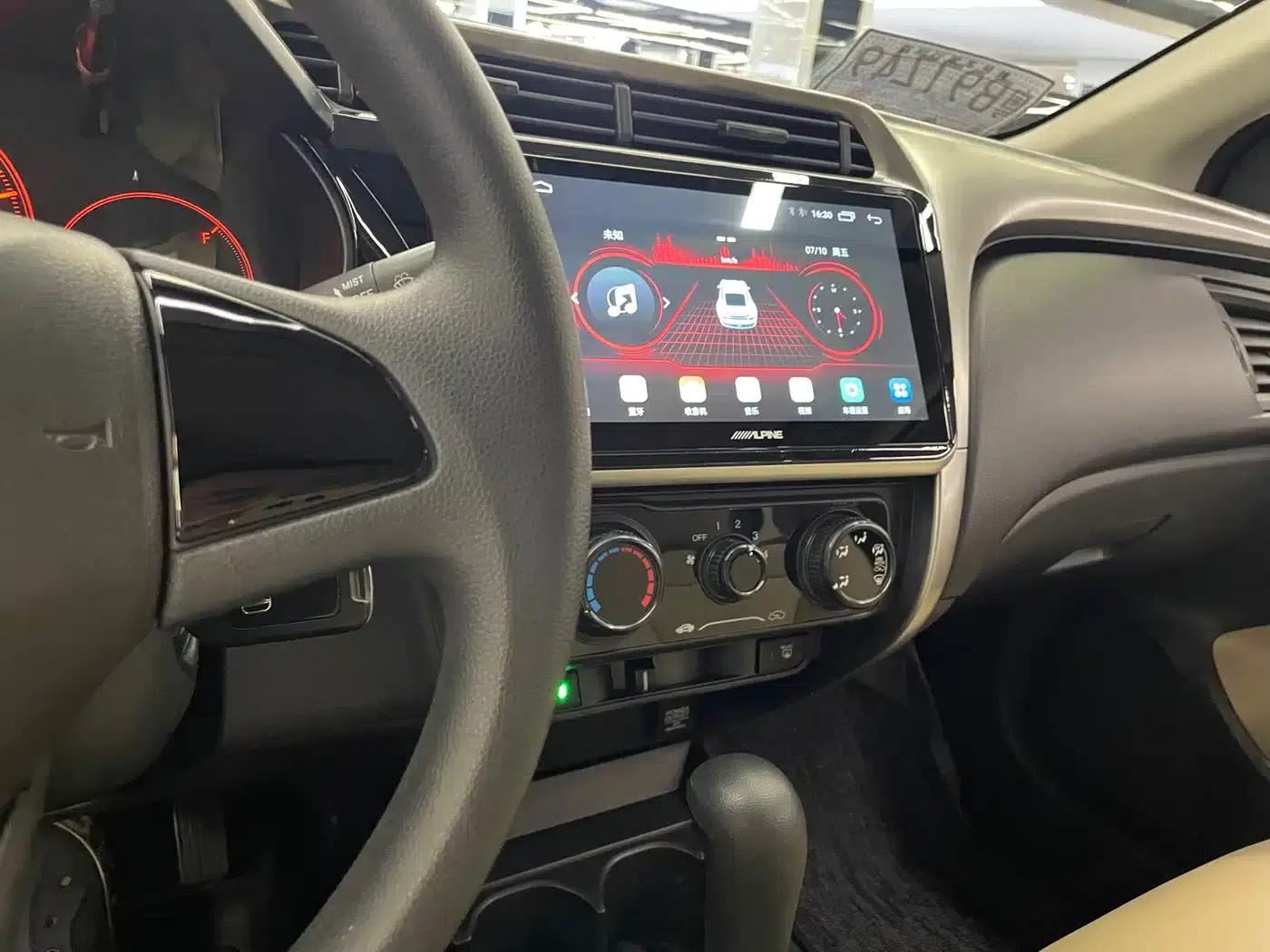Honda City 2015 1.5L CVT Comfort Edition — миниатюра 14