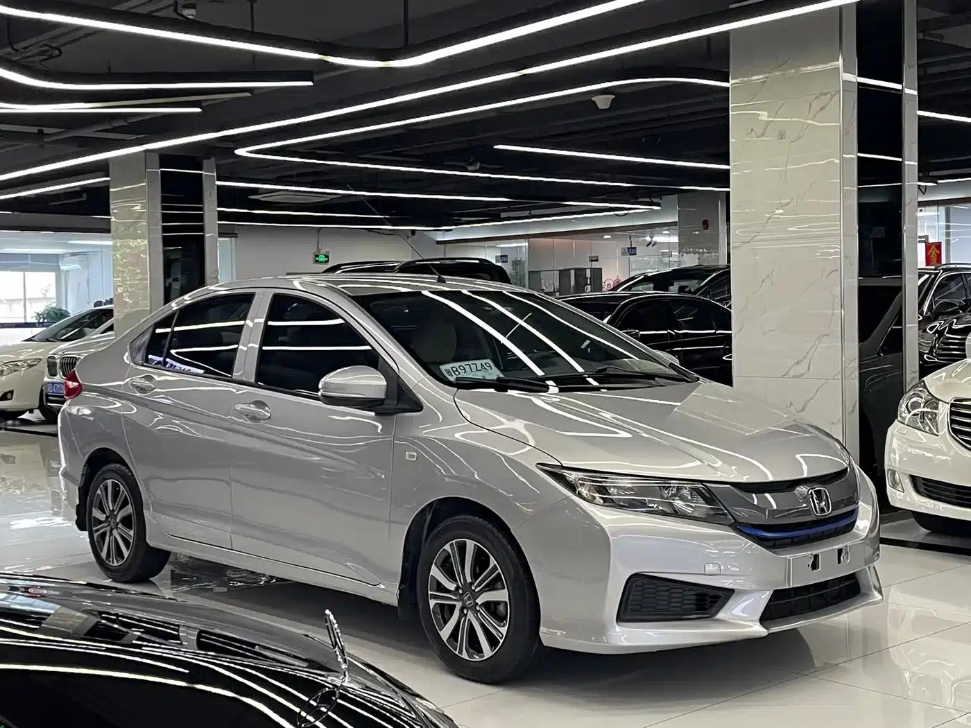 Honda City 2015 1.5L CVT Comfort Edition — миниатюра 3