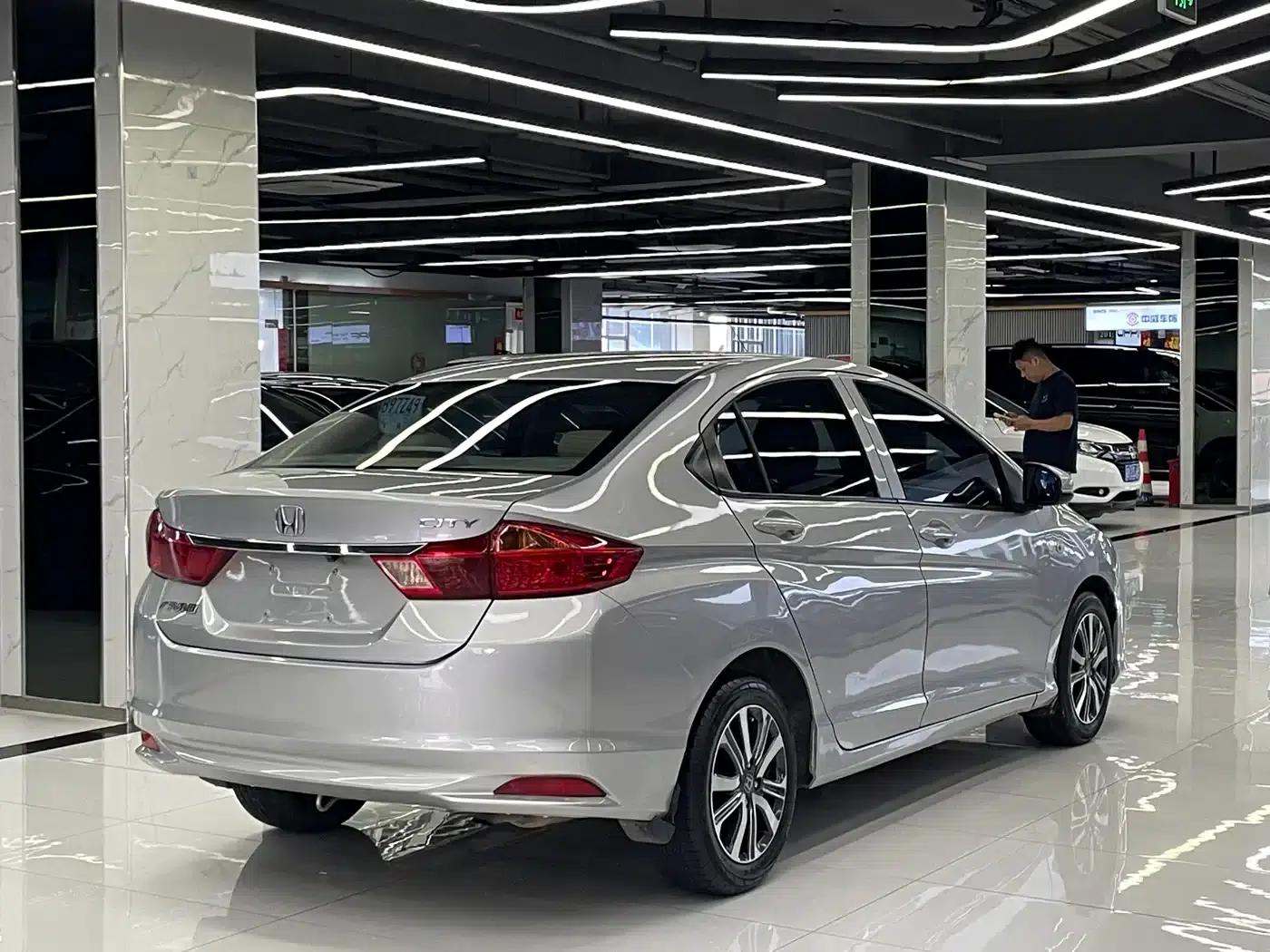 Honda City 2015 1.5L CVT Comfort Edition — миниатюра 4