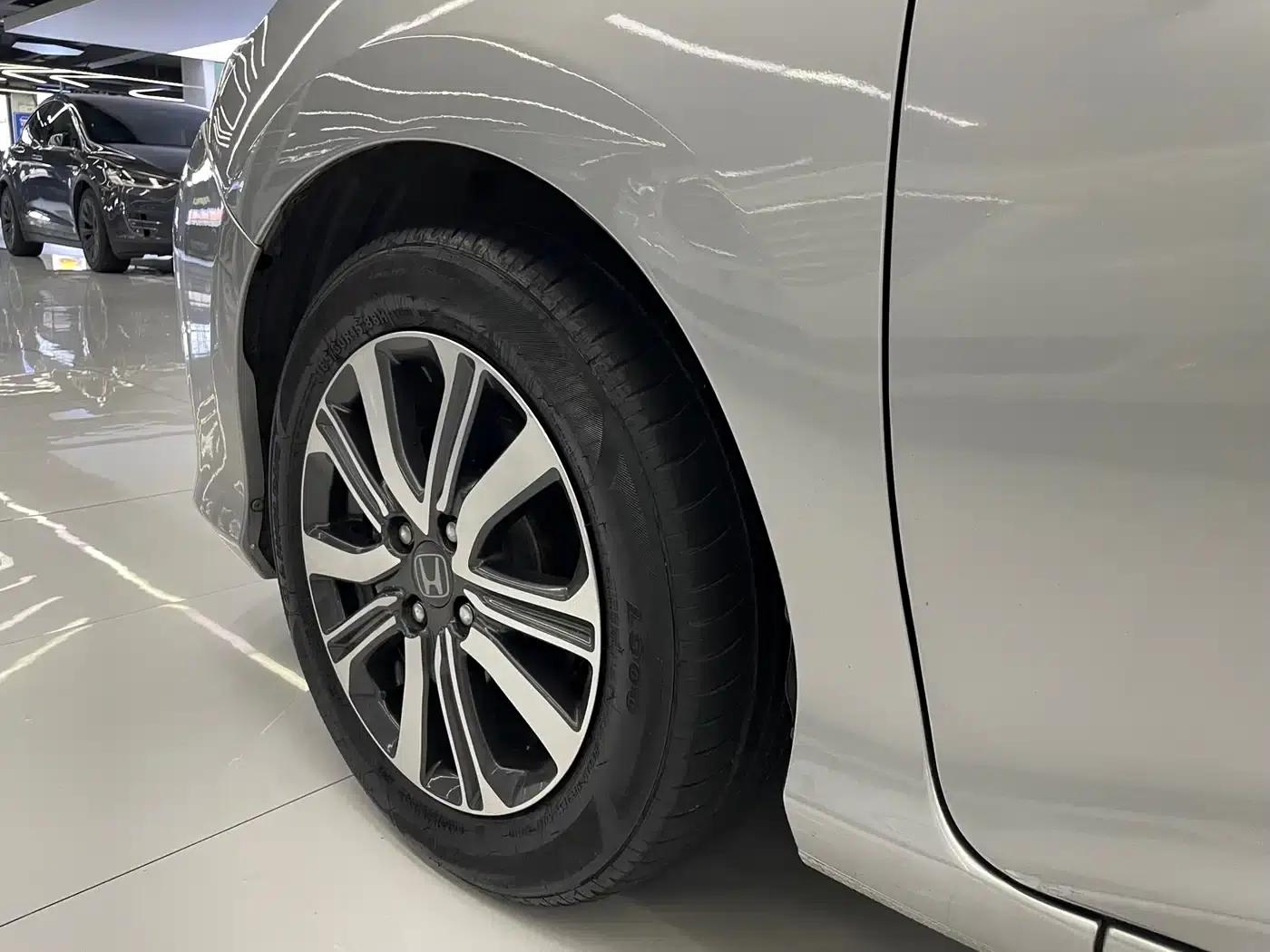 Honda City 2015 1.5L CVT Comfort Edition — миниатюра 33