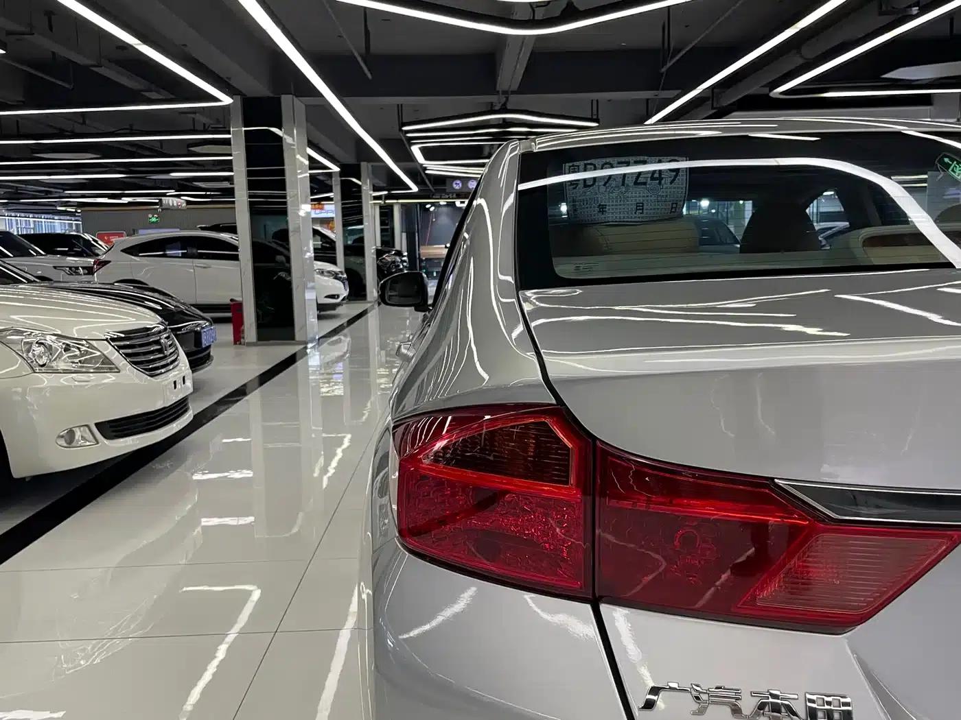 Honda City 2015 1.5L CVT Comfort Edition — миниатюра 37