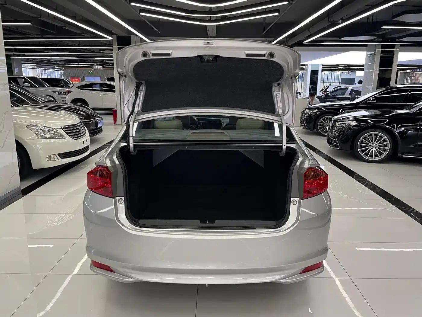 Honda City 2015 1.5L CVT Comfort Edition — миниатюра 39