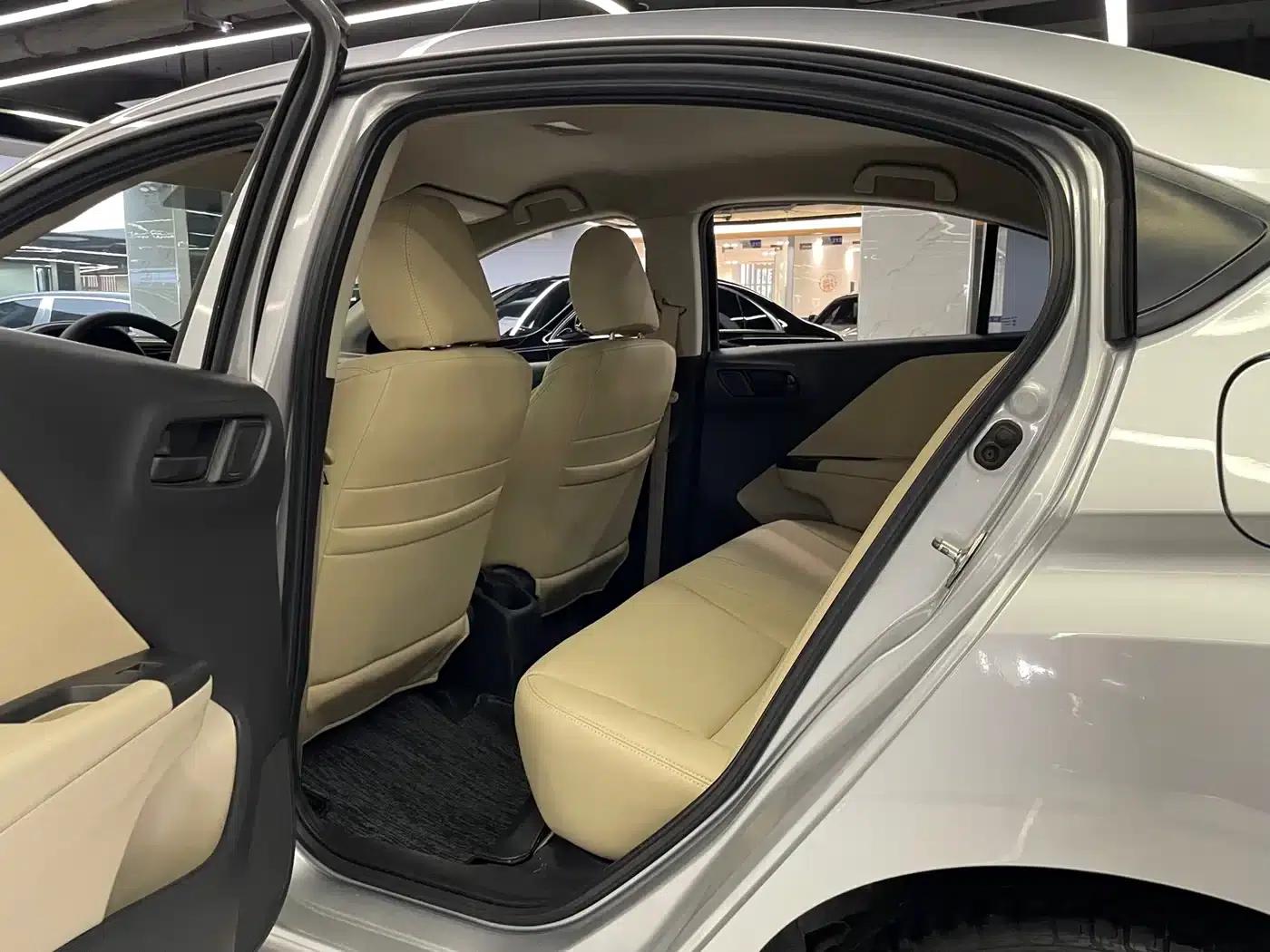 Honda City 2015 1.5L CVT Comfort Edition — миниатюра 7