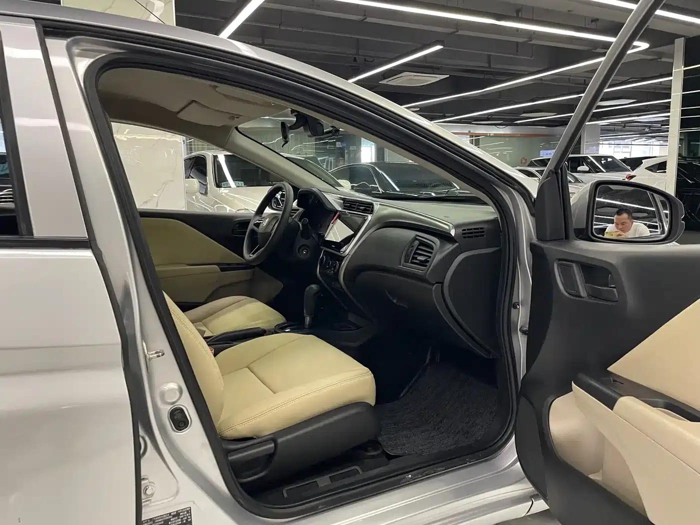 Honda City 2015 1.5L CVT Comfort Edition — миниатюра 8