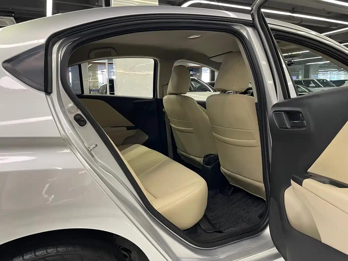 Honda City 2015 1.5L CVT Comfort Edition — миниатюра 9
