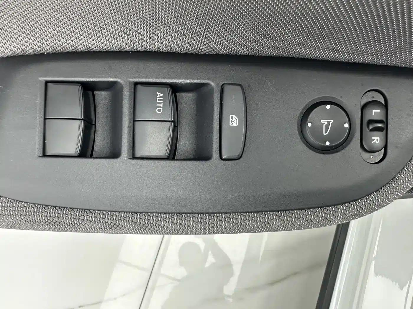 LIFE 2023 1.5L CVT CRO-SS Fun Edition — миниатюра 12
