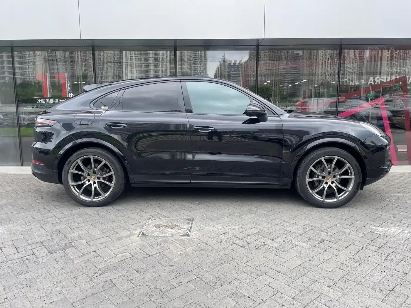 2022 Cayenne Coupé 3.0T Platinum Edition — миниатюра 8