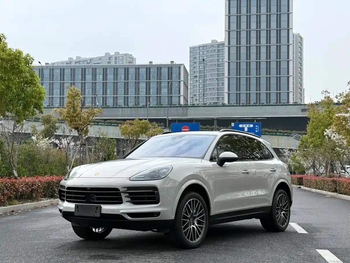 2023 Cayenne 3.0T Platinum Edition — миниатюра 1